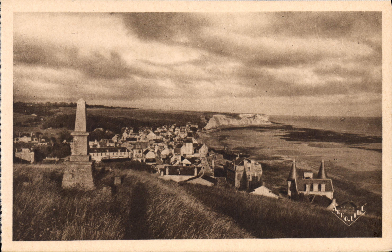 CPM Militaria Arromanches les Bains Le port de la Liberation Vue generale Devant le Grand Cale