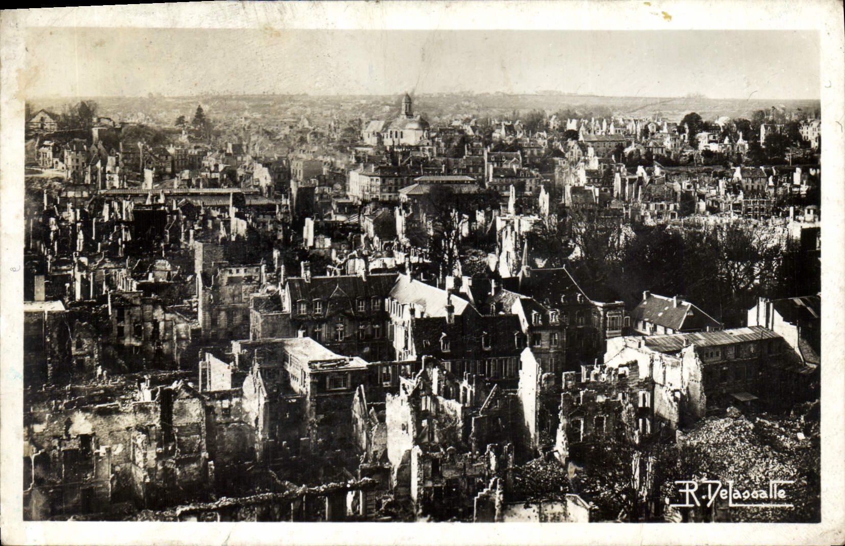 CPM Militaria Caen Juin Juillet 1944 Quartier Saint Jean Vers le sepulchre