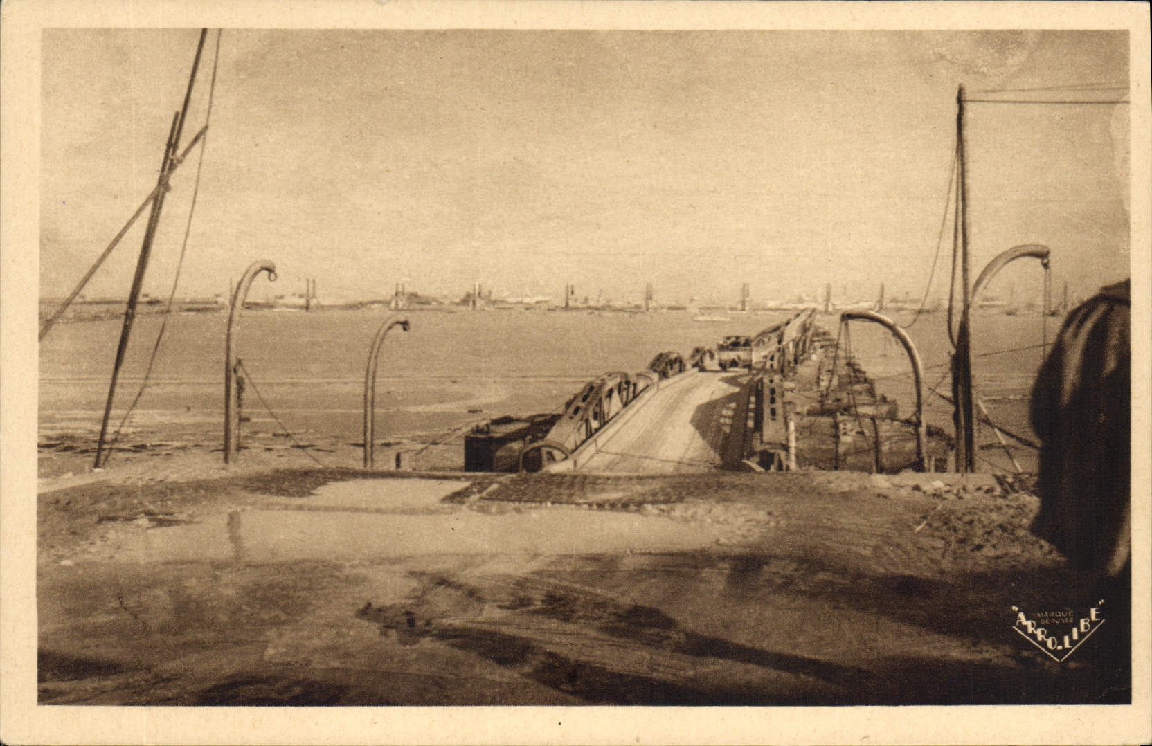 CPM Militaria Arromanches Les Bains Port Winston Churchill Le port Jetee centrale