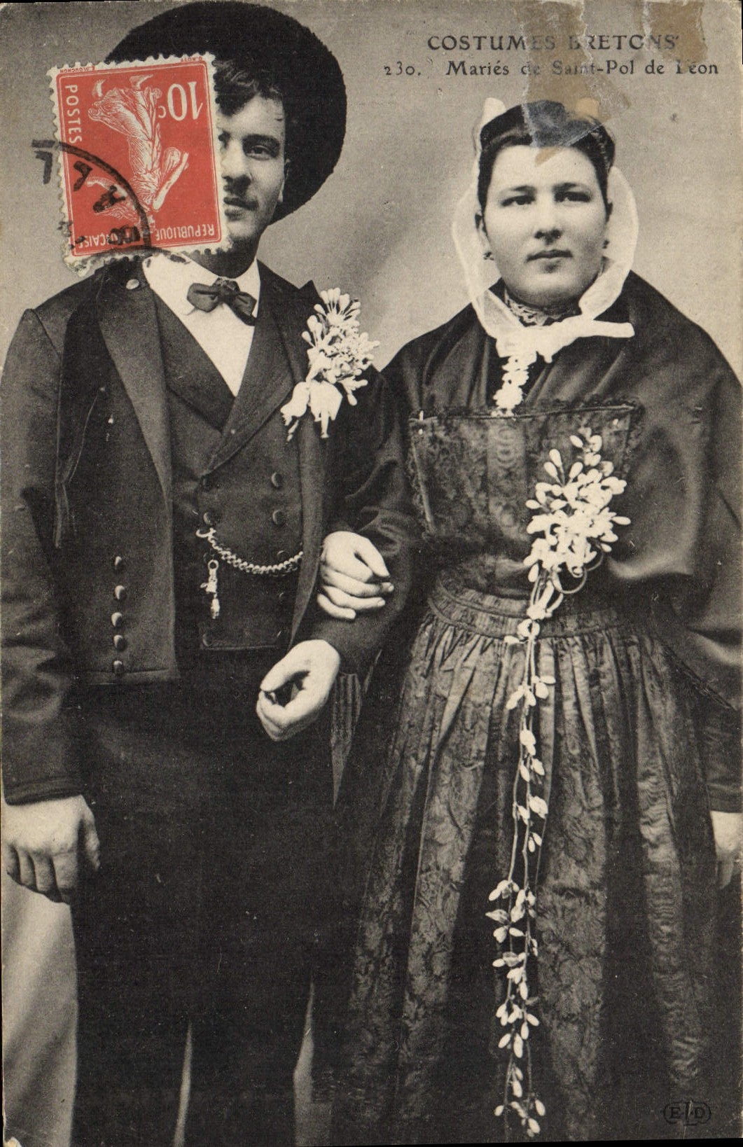 CPA Folklore Maries de Saitn Pol de Leon Mariage
