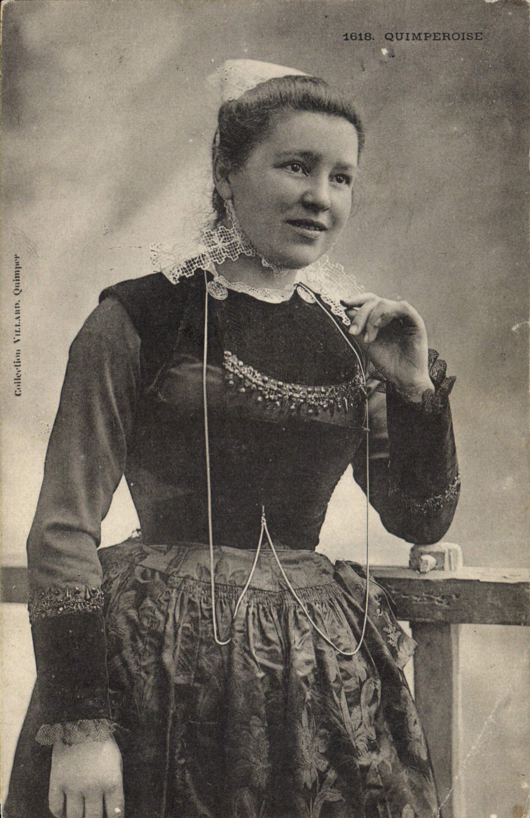 CPA Folklore Quimperoise