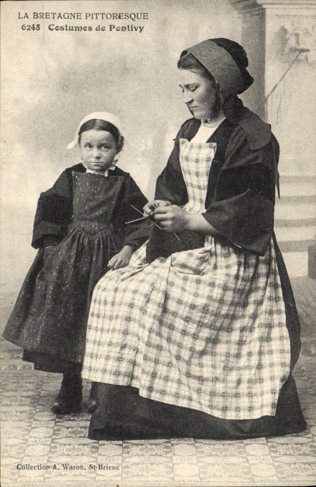 CPA Folklore Costumes de Pontivy