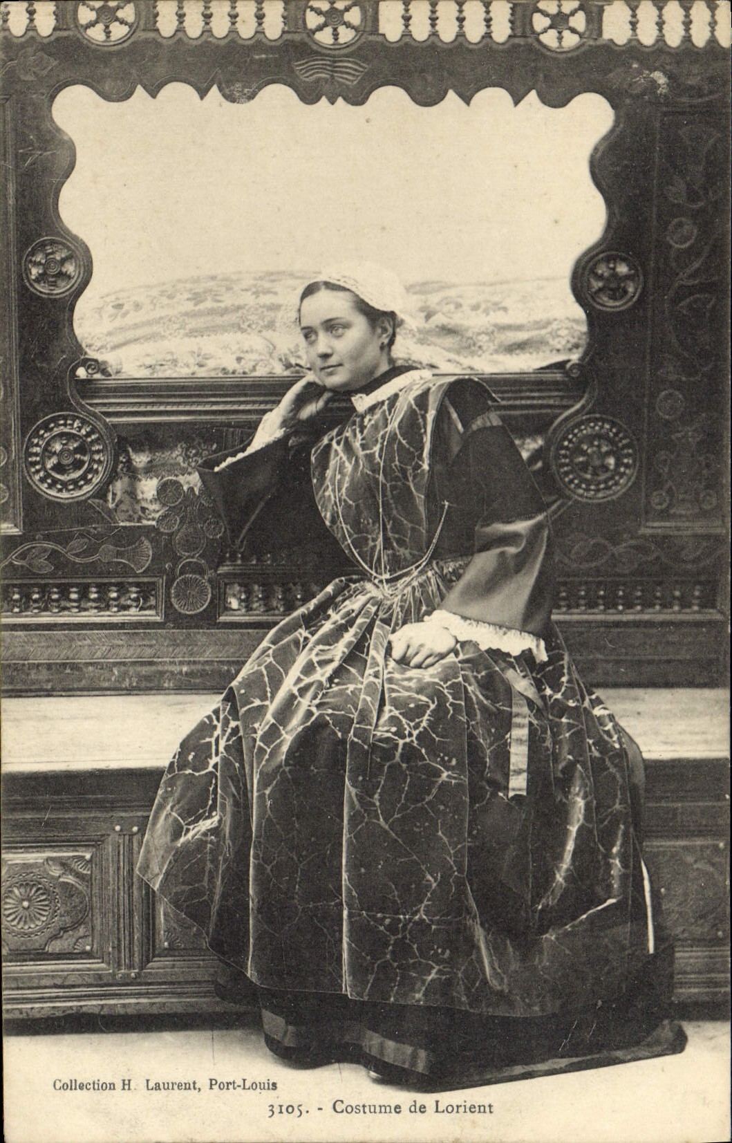 CPA Folklore Costume de Lorient