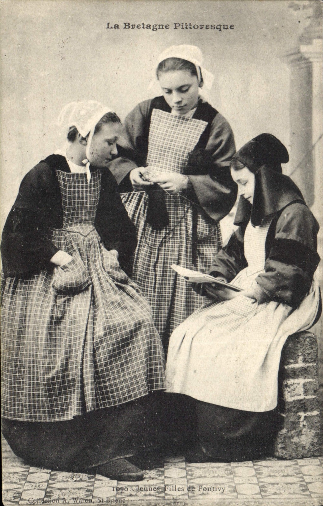 Vintage Postcard Folklore Brittany Young girls of Pontivy