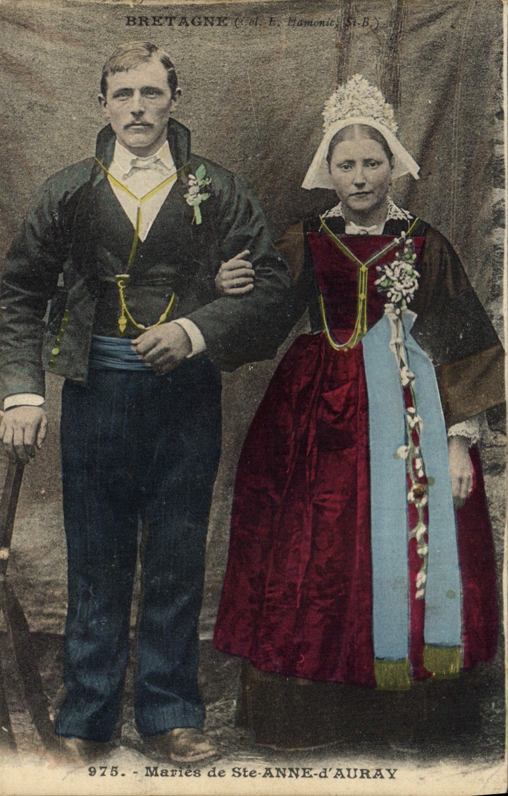 CPA Folklore Maries de Ste Anne d'Auray Mariage