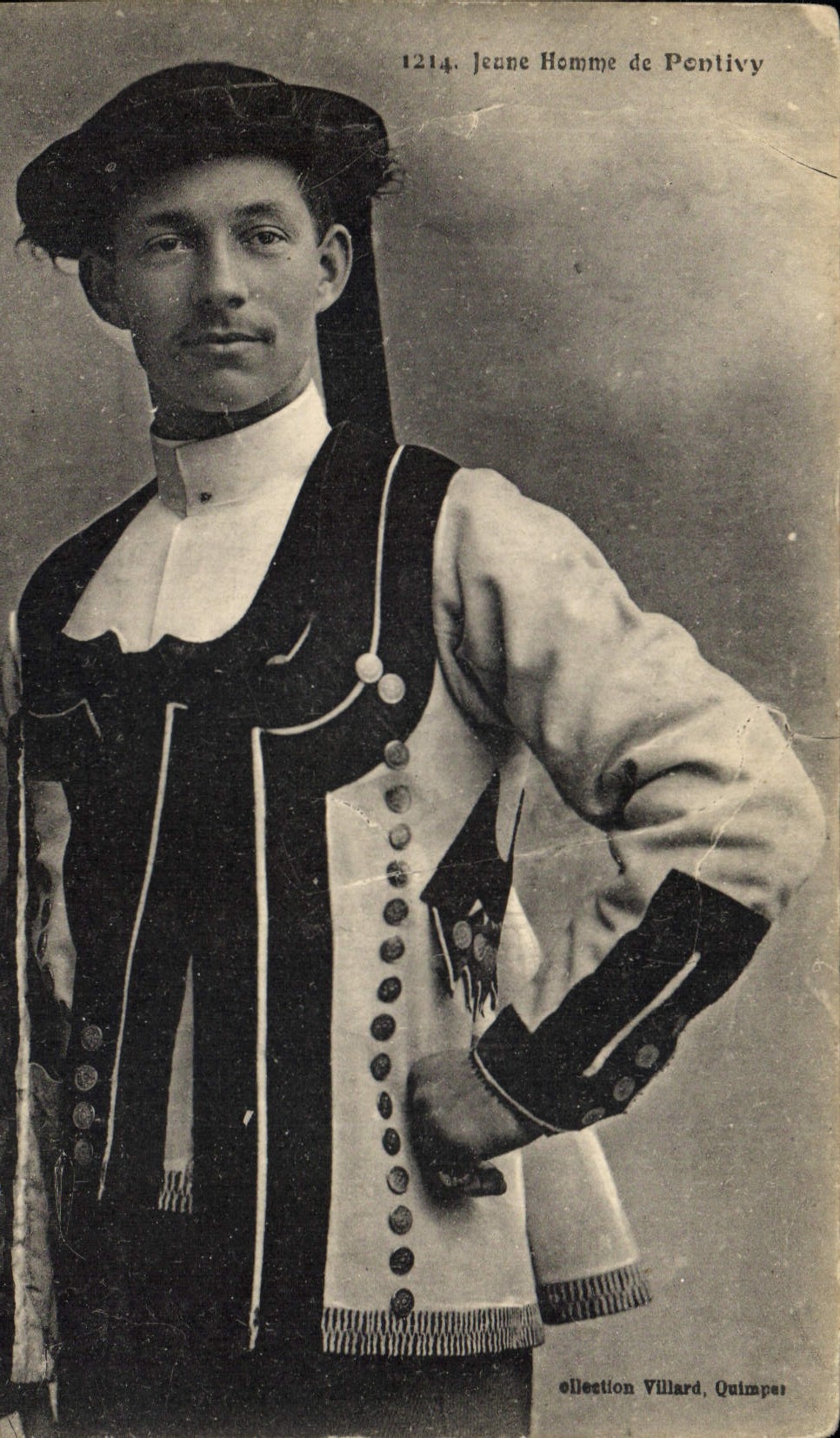 CPA Folklore Jeune homme de Pontivy 