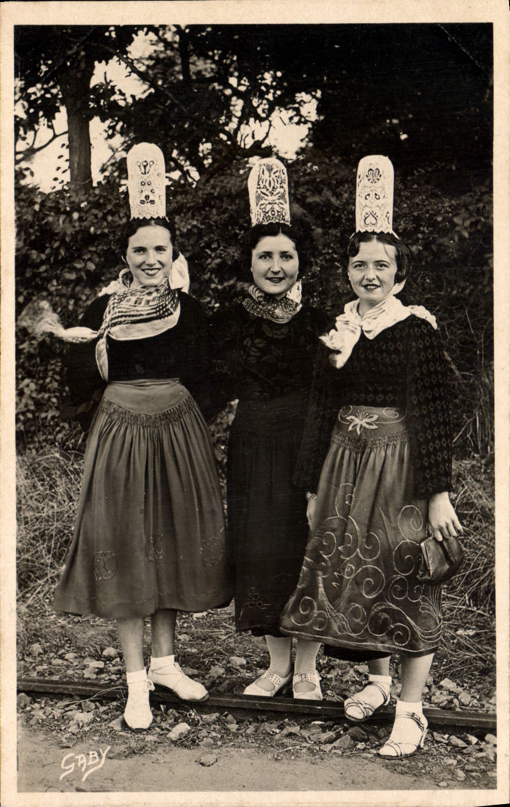 CPA Folklore Bretagne Bigoudenes