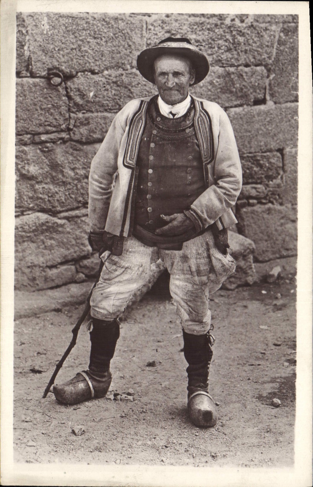 CPA Folklore Type de vieux breton de Pont Aven