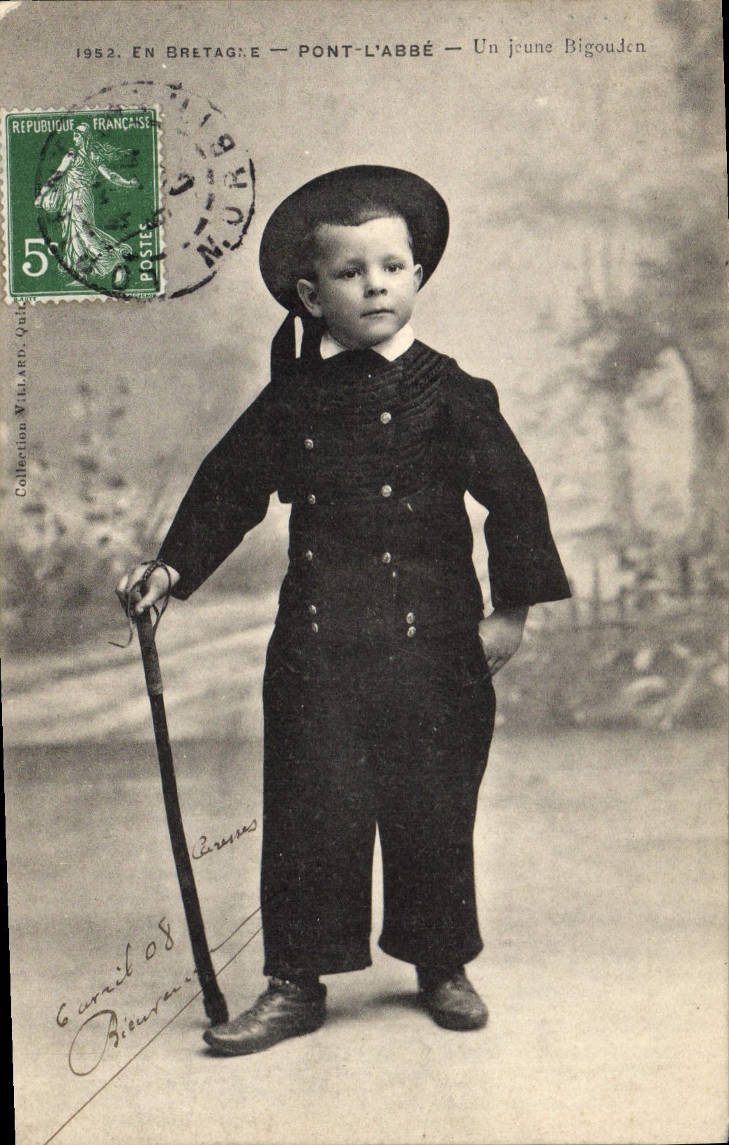 CPA Folklore Pont L'Abbe Un jeune Bigouden