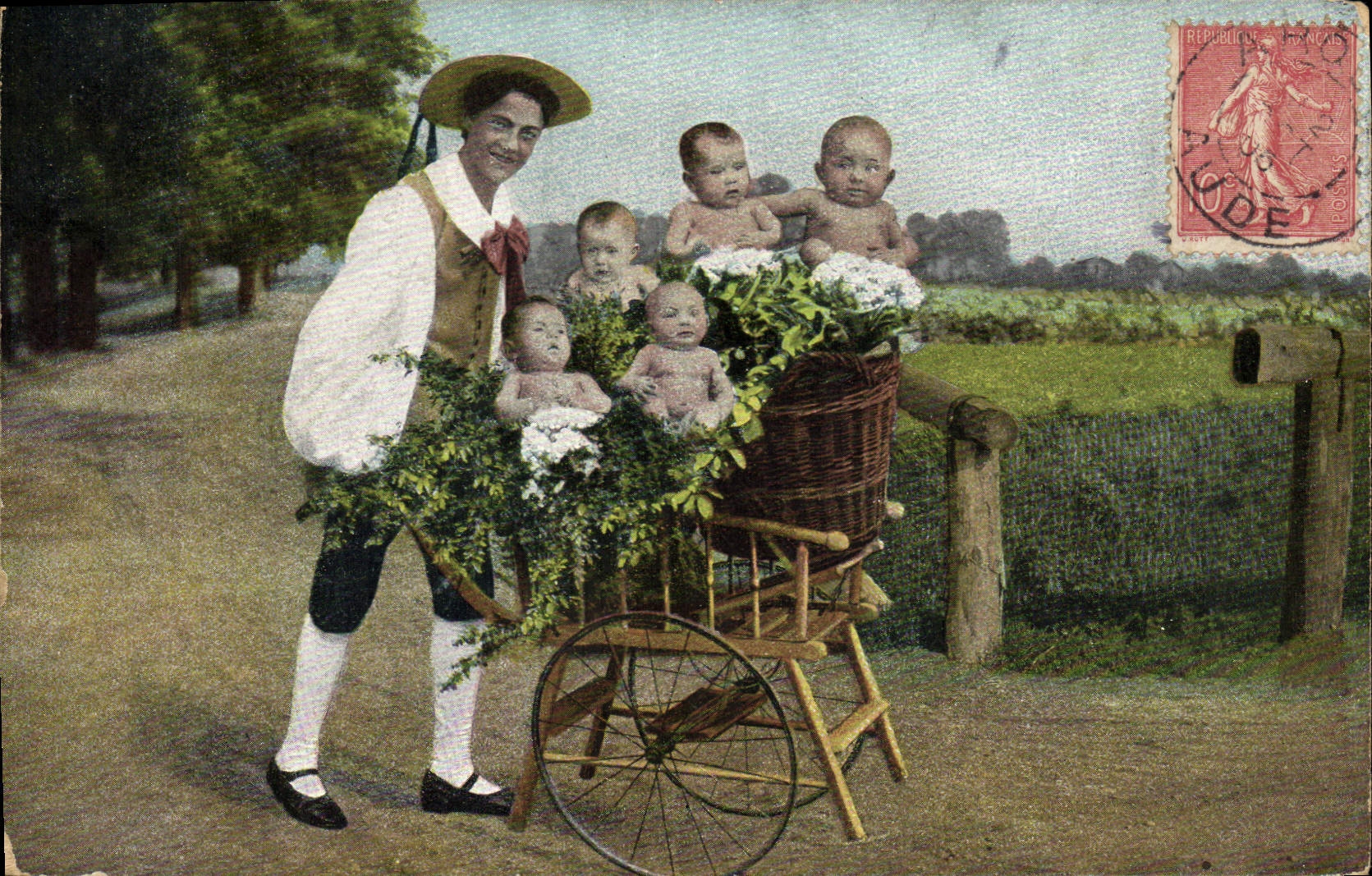 CPA Fantaisie Jardinier Enfant Bebes Brouette 