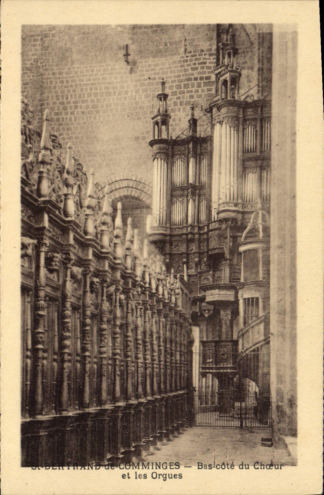 Postal Órgano San Beltrán de Comminges Bajo cuota del coro y los órganos