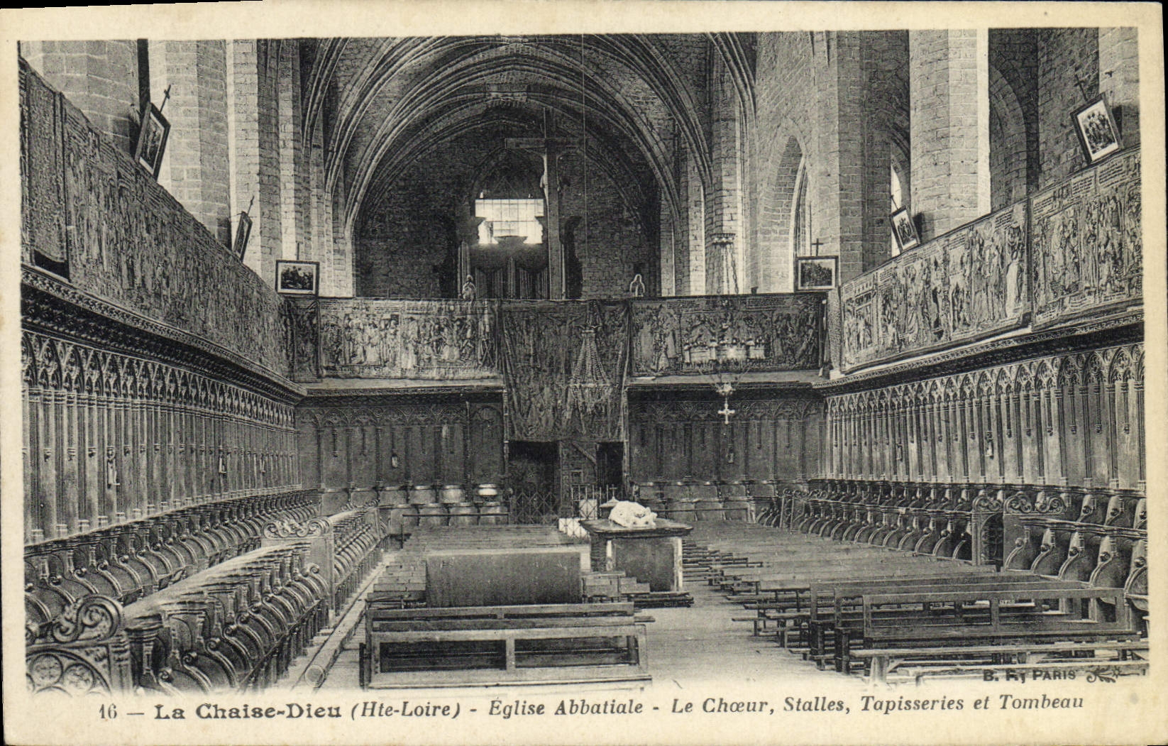 CPA Orgue La Chaise Dieu Eglise Abbatiale Le choeur Stalles Tapisseries et tombeau