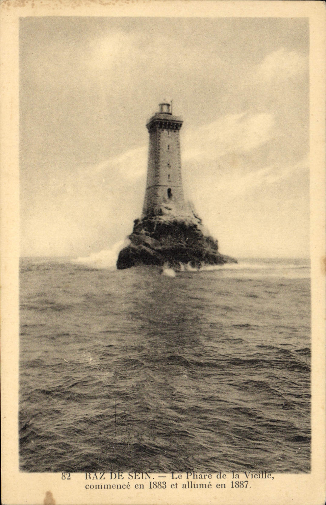 CPA Phare Raz de Sein Le phare de la Vieille