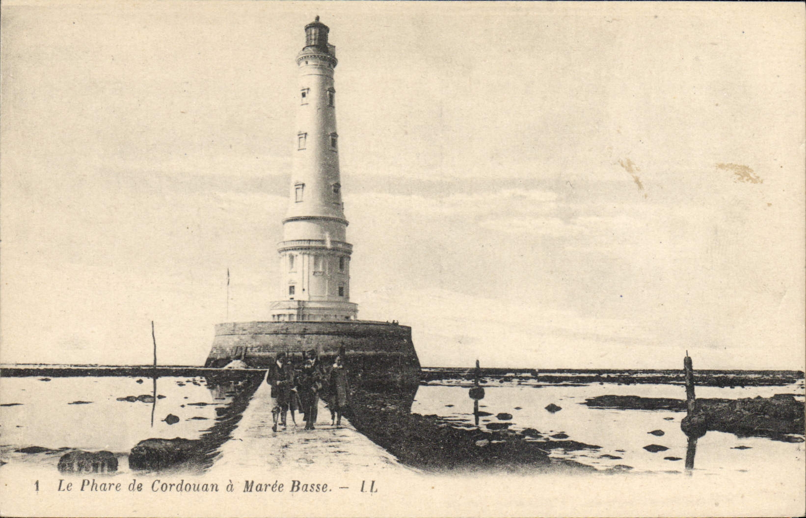 CPA Phare de Cordouan a maree basse