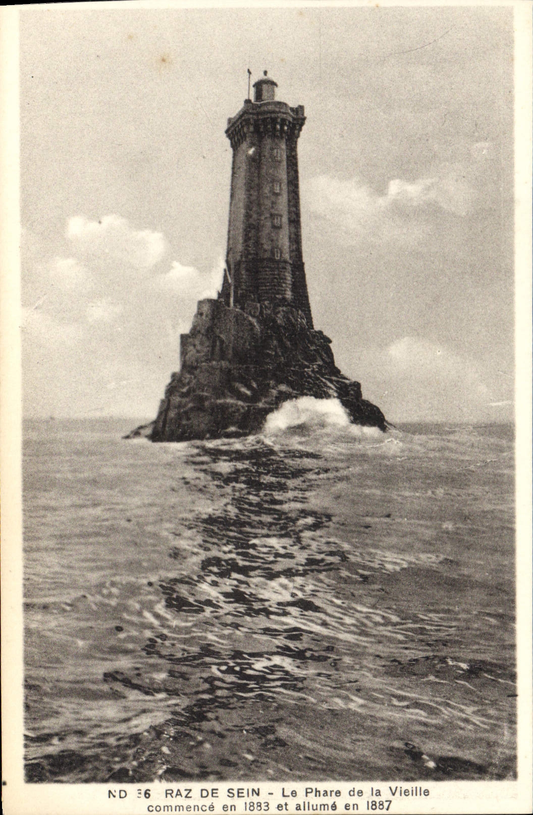 CPA Phare de la Vieille Raz de Sein