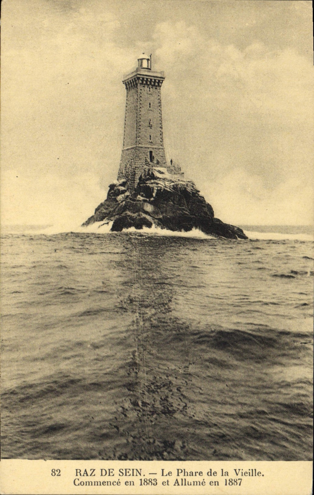 CPA Phare de la Vieille Raz de Sein