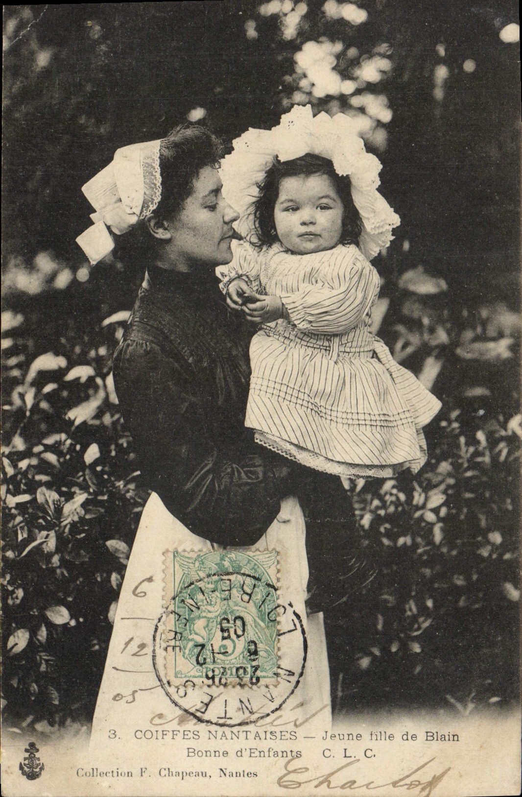 CPA Folklore Jeune fille de Blain Bonne d'enfants