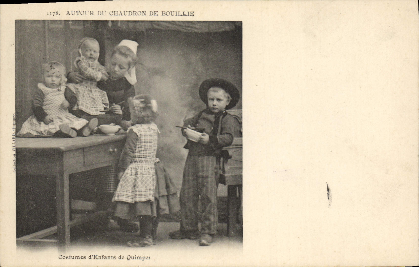 CPA Folklore Autour d'un chaudron de bouillie Costumes d'enfants de Quimper