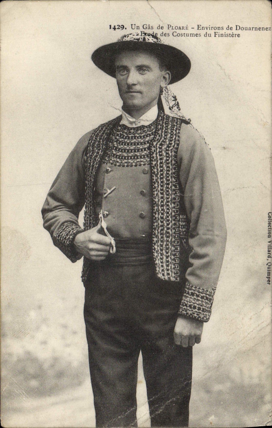 CPA Folklore Un gas de Ploare Environs de Douarnenez 