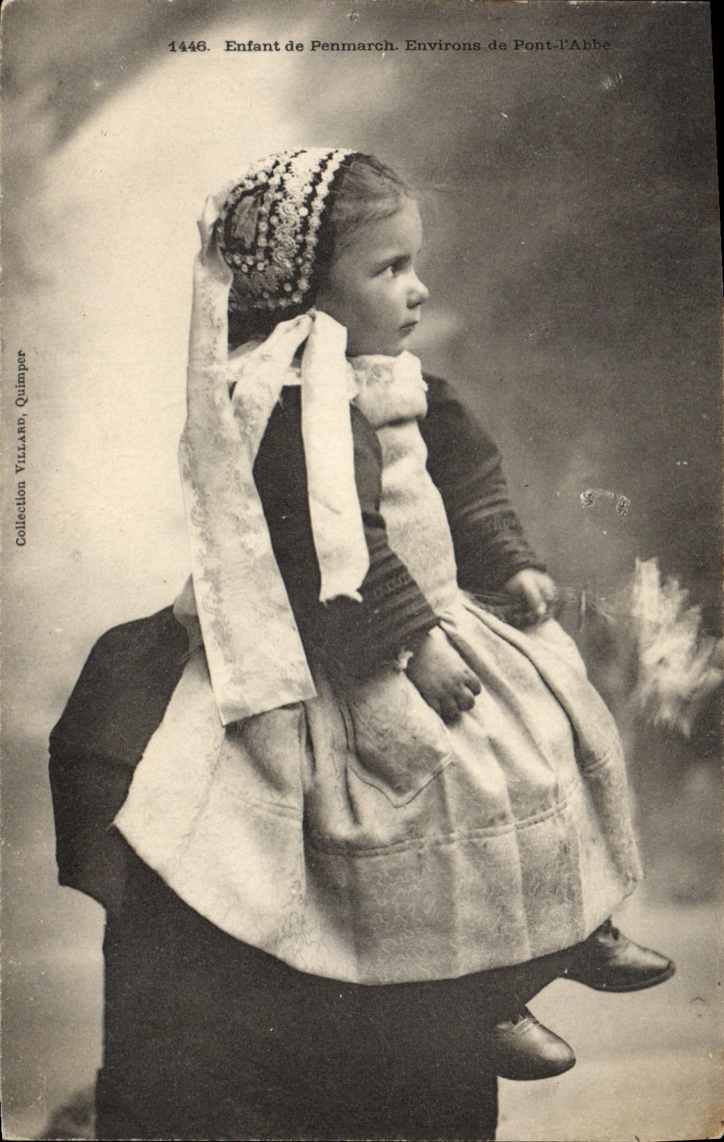 CPA Folklore Enfant de Penmarch Environs de Pont L'Abbe