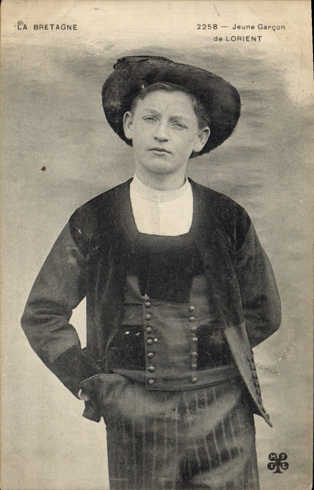 CPA Folklore Jeune garcon de Lorient