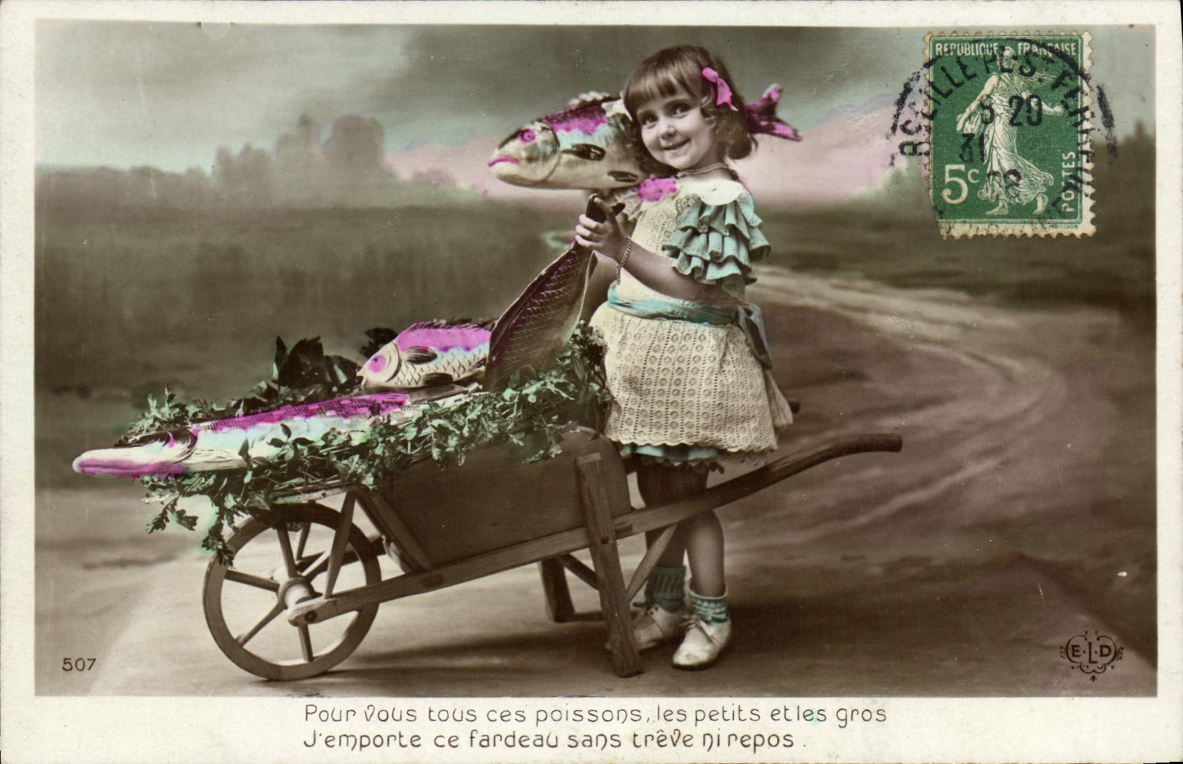 CPA Brouette Enfant Poisson