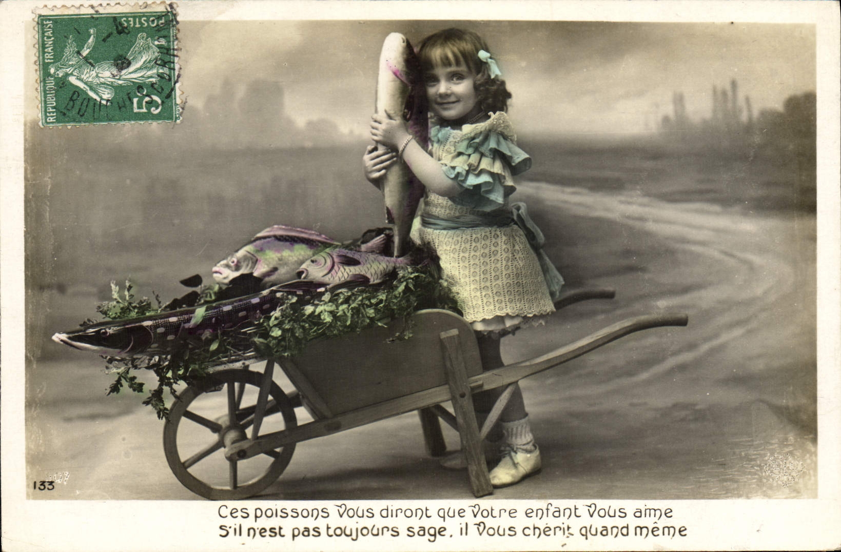 CPA Brouette Enfant Poisson