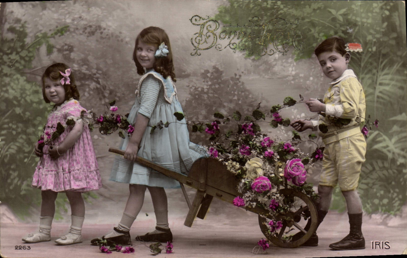 CPA Brouette Enfants Fleurs