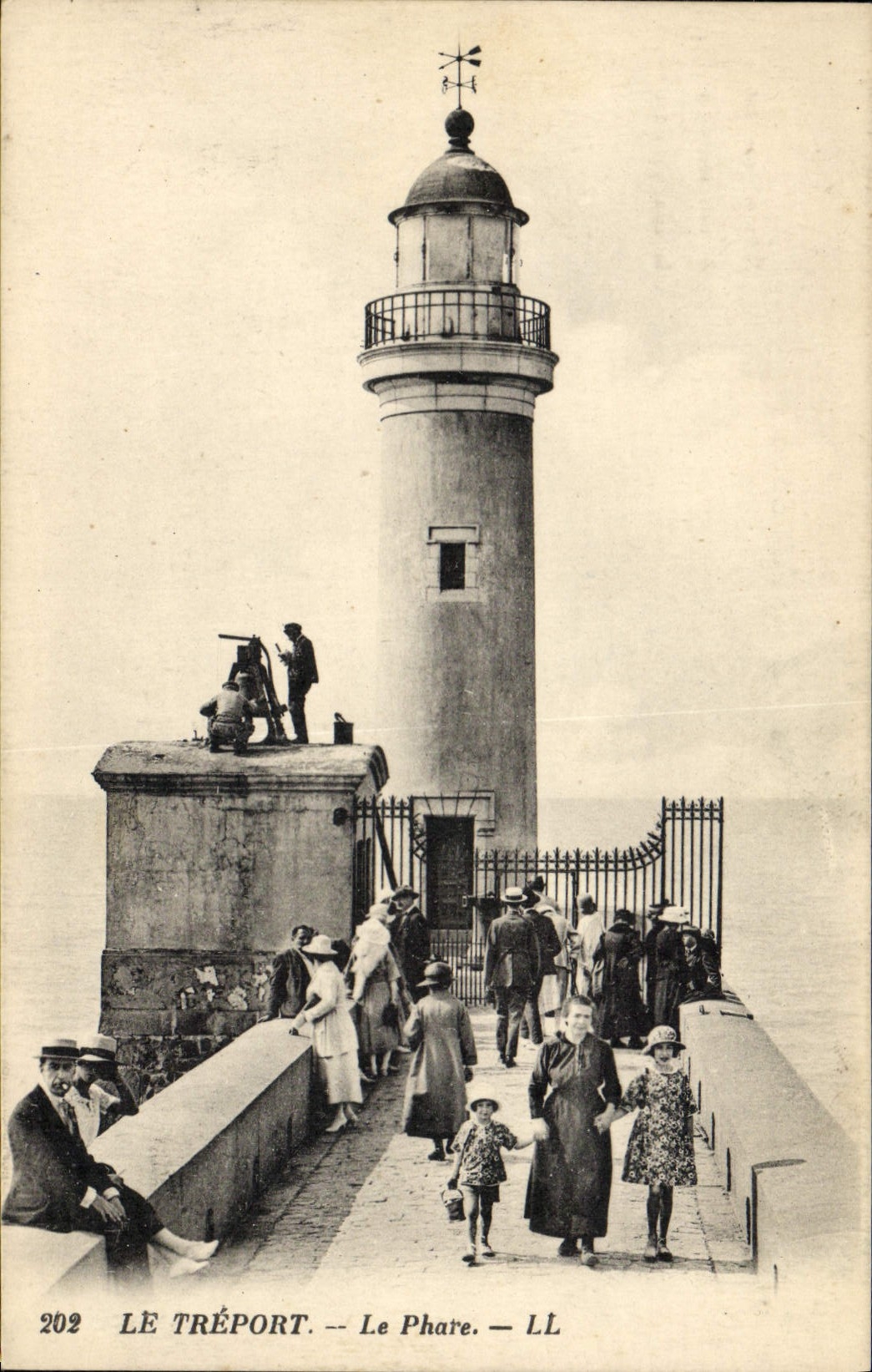 CPA Phare Le Treport