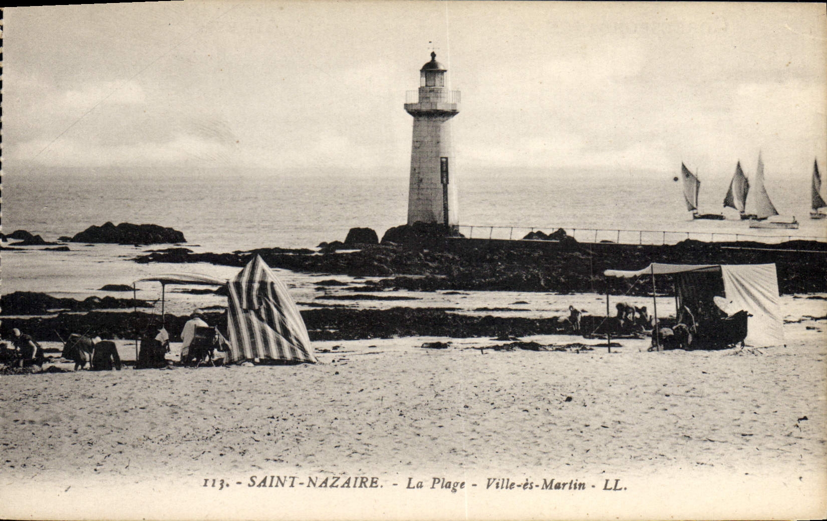 CPA Phare Saint Nazaire Ville es Martin La plage Bateaux