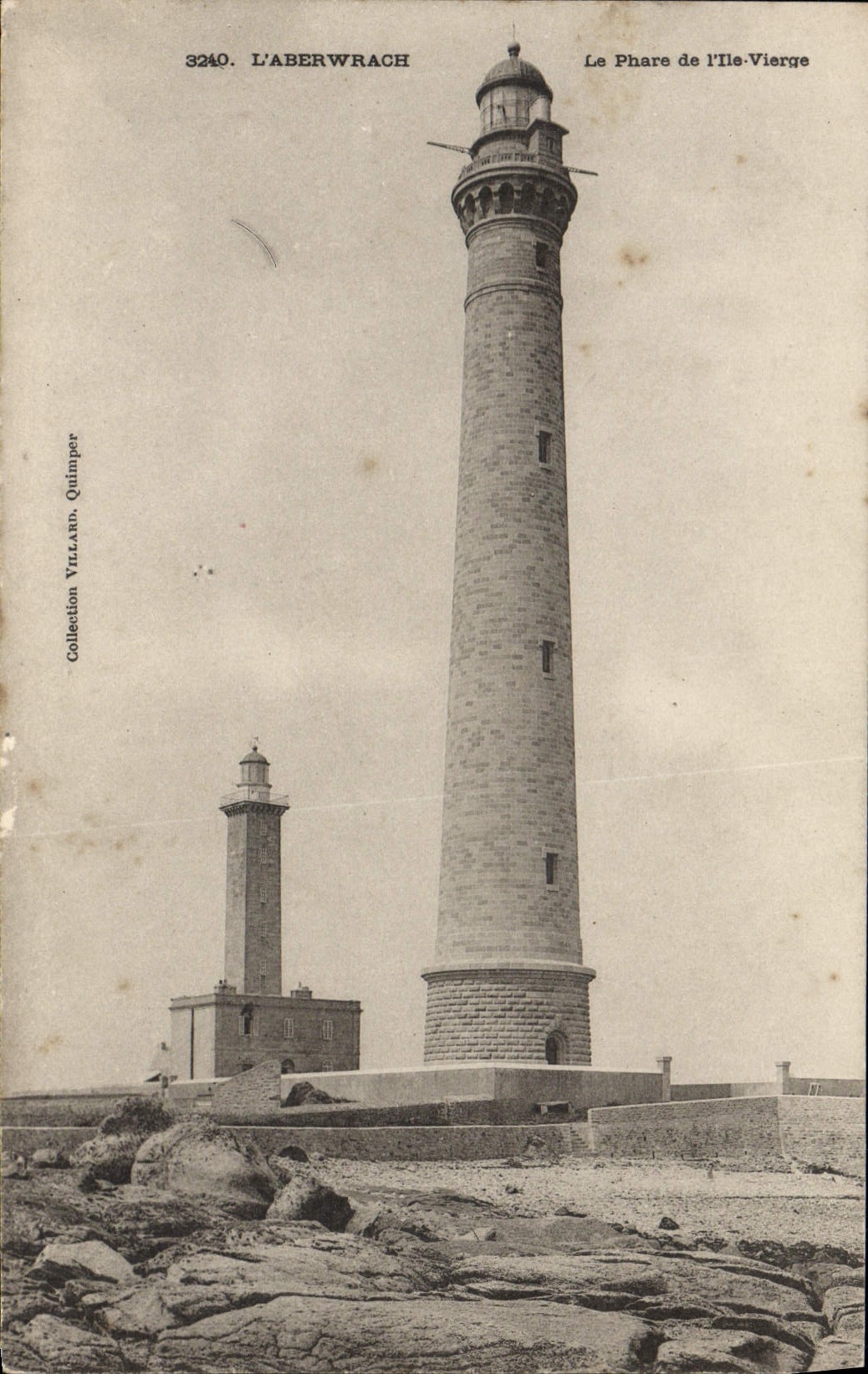 CPA Phare de l'Ile Vierge L'Aberwrach
