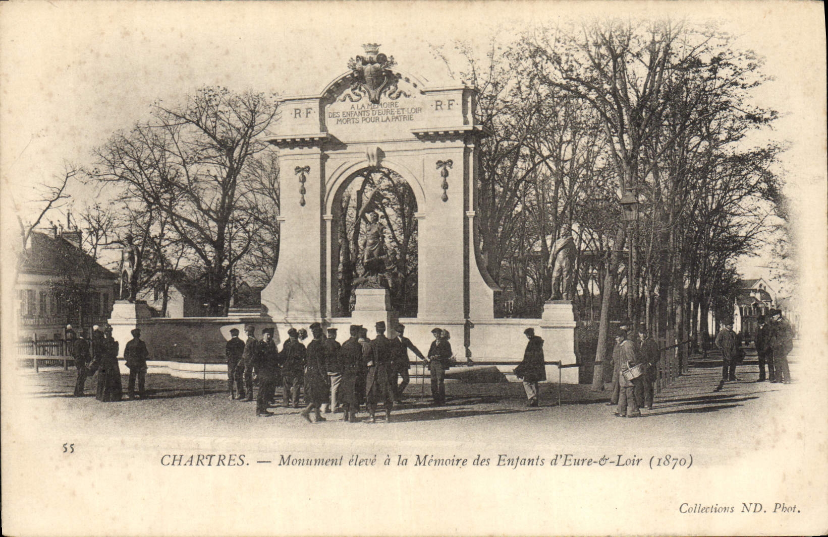 CPA Militaria Guerre de de 1870 Chartres Monument eleve a la memoire des enfants d'Eure et loir