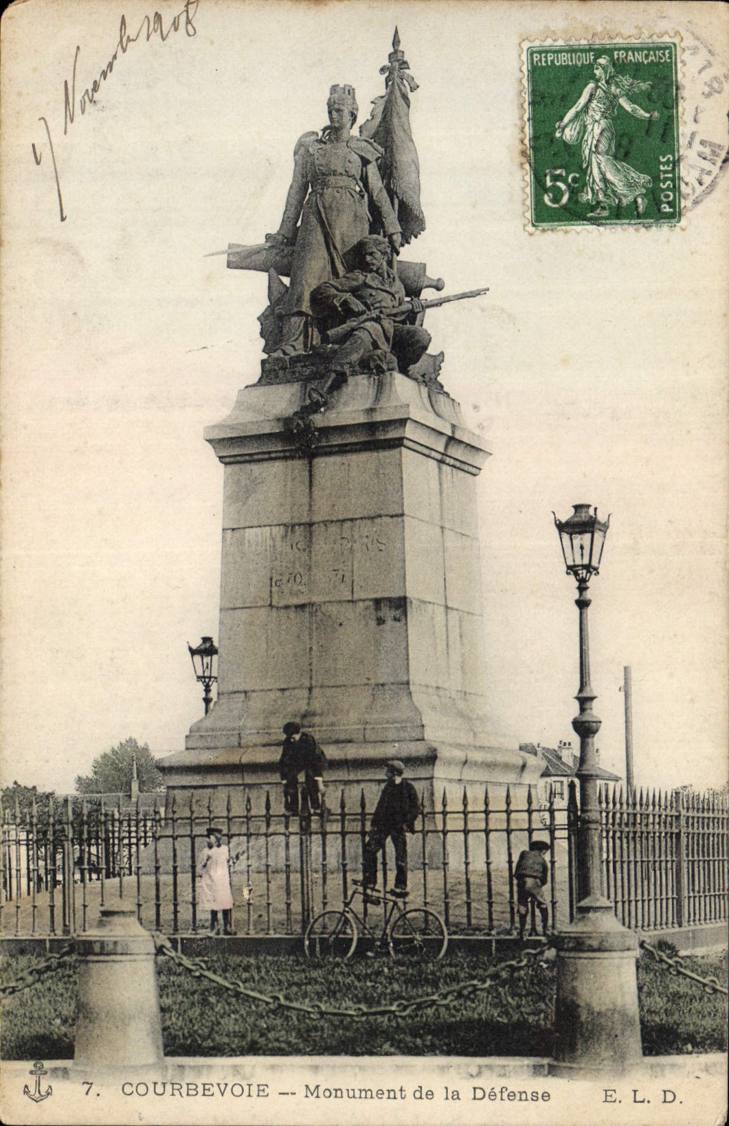 CPA Militaria Guerre de de 1870 Courbevoie Monument de la Defense