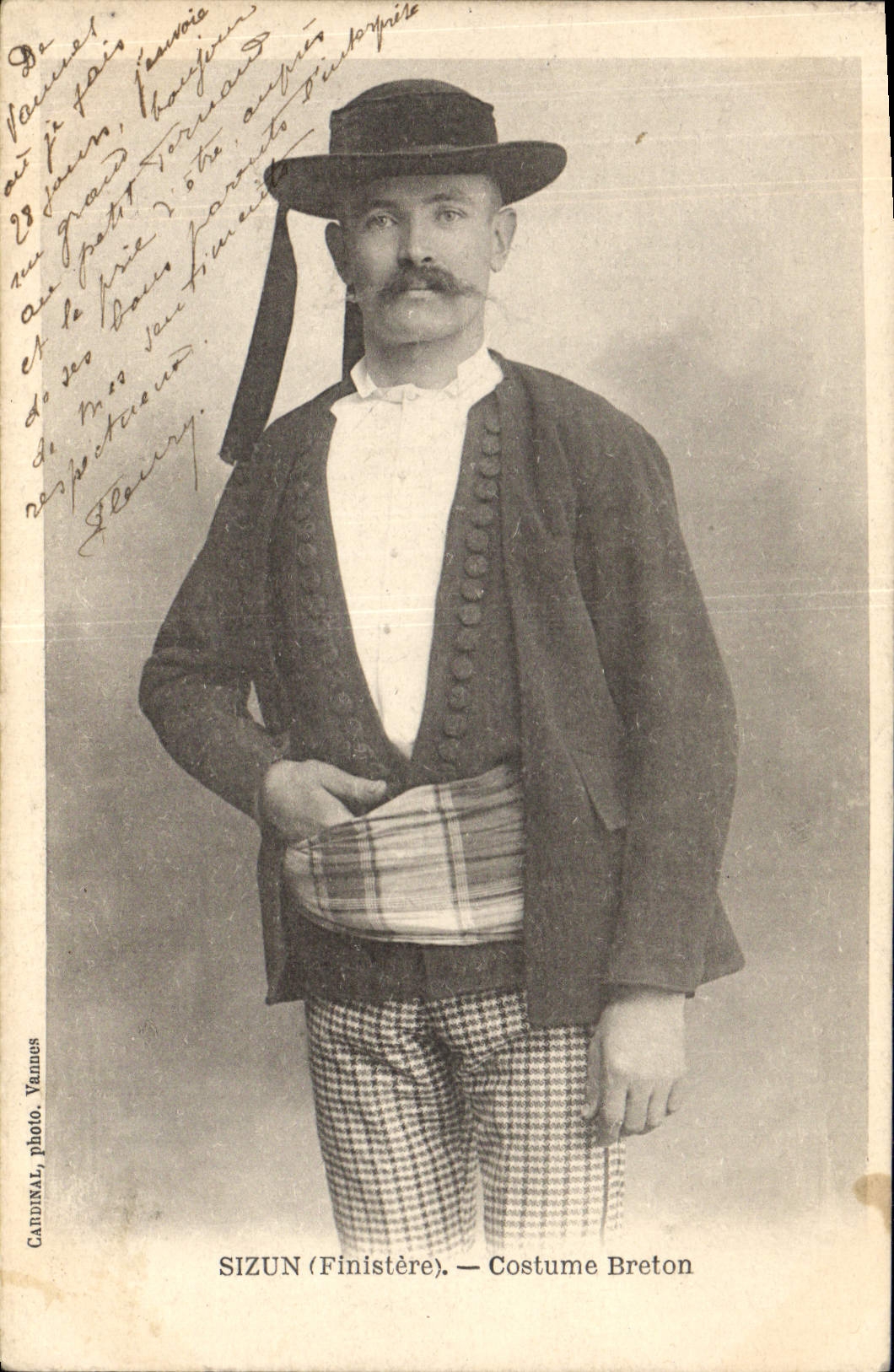 CPA Folklore Sizun Costume breton