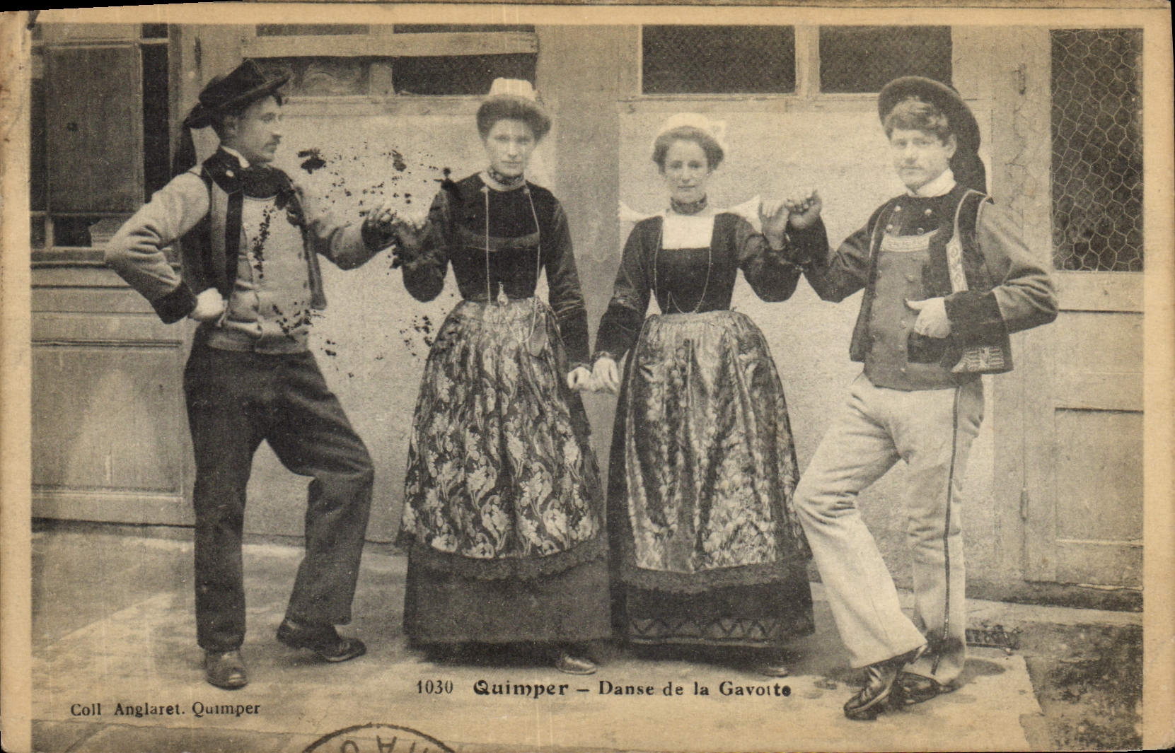 Postal Folclore Quimper Danza de la Gavota