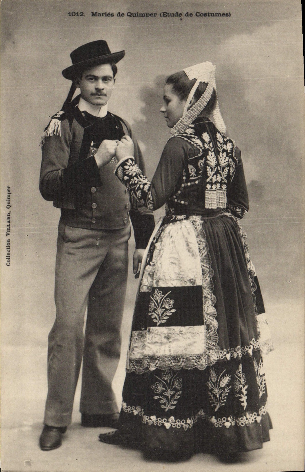 CPA Folklore Maries de Quimper 