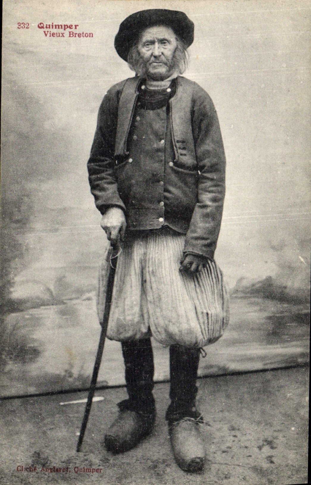 CPA Folklore Quimper Vieux breton