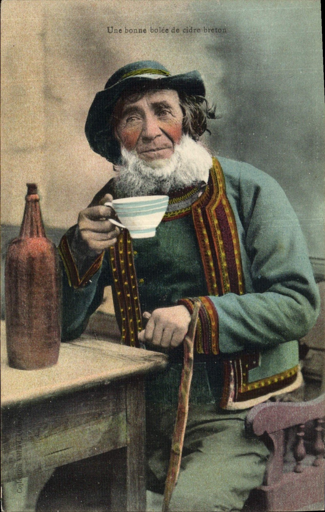 CPA Folklore une bonne bolee de cidre breton