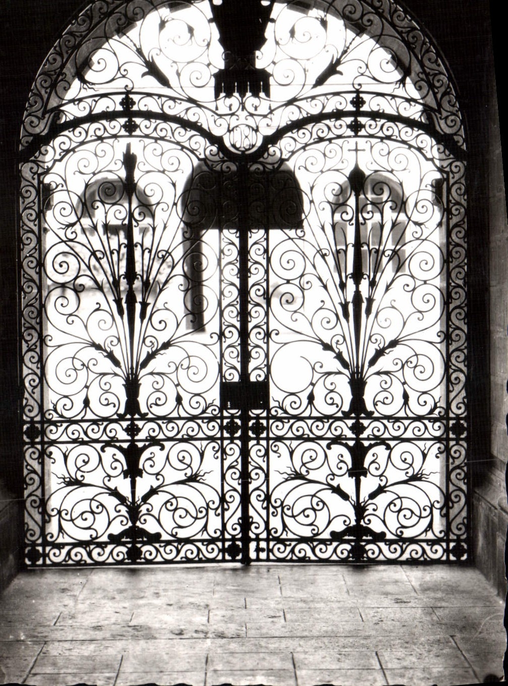 Modern Postcard Besancon grids of the law courts