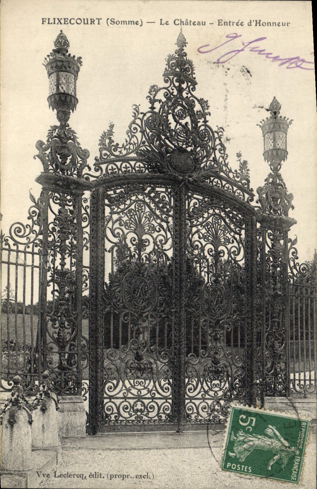 Vintage Postcard Flixecourt the castle Entered of honor