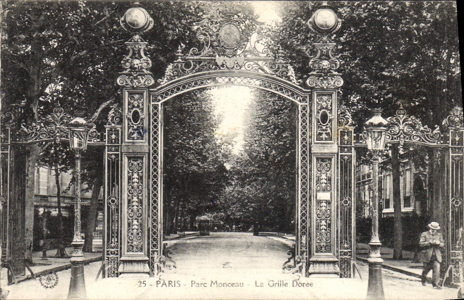 CPA Paris Parc monceau La grille doree