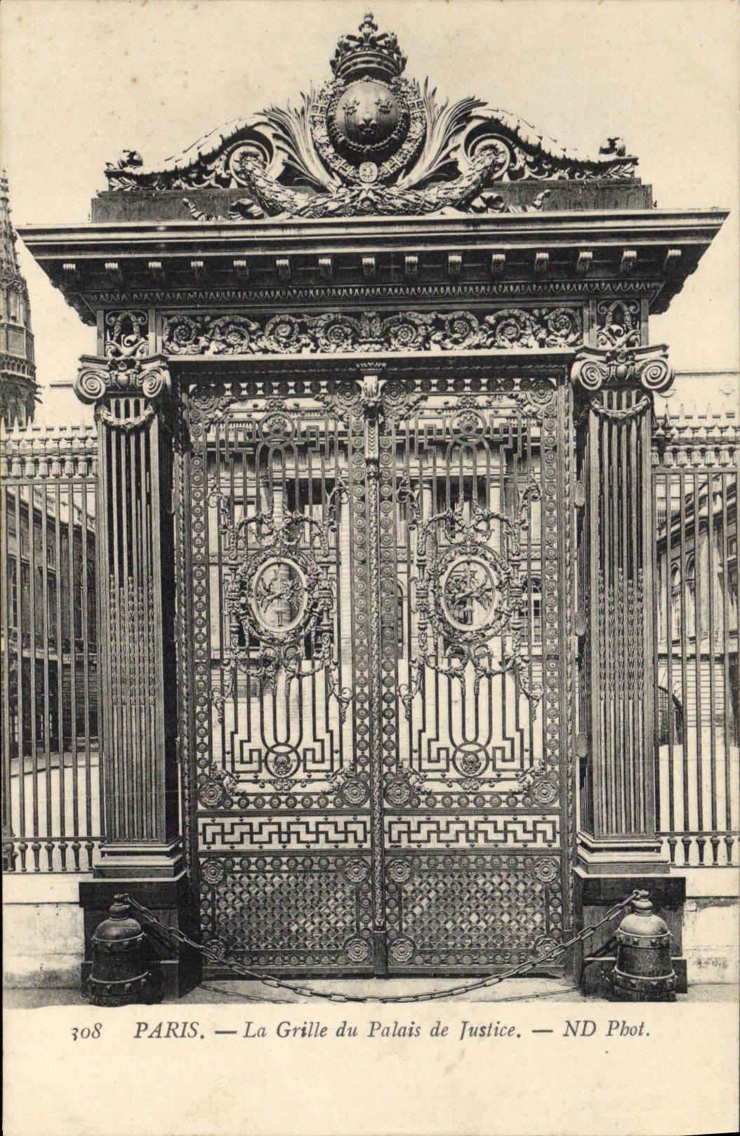 CPA Paris La grille du Palais de Justice