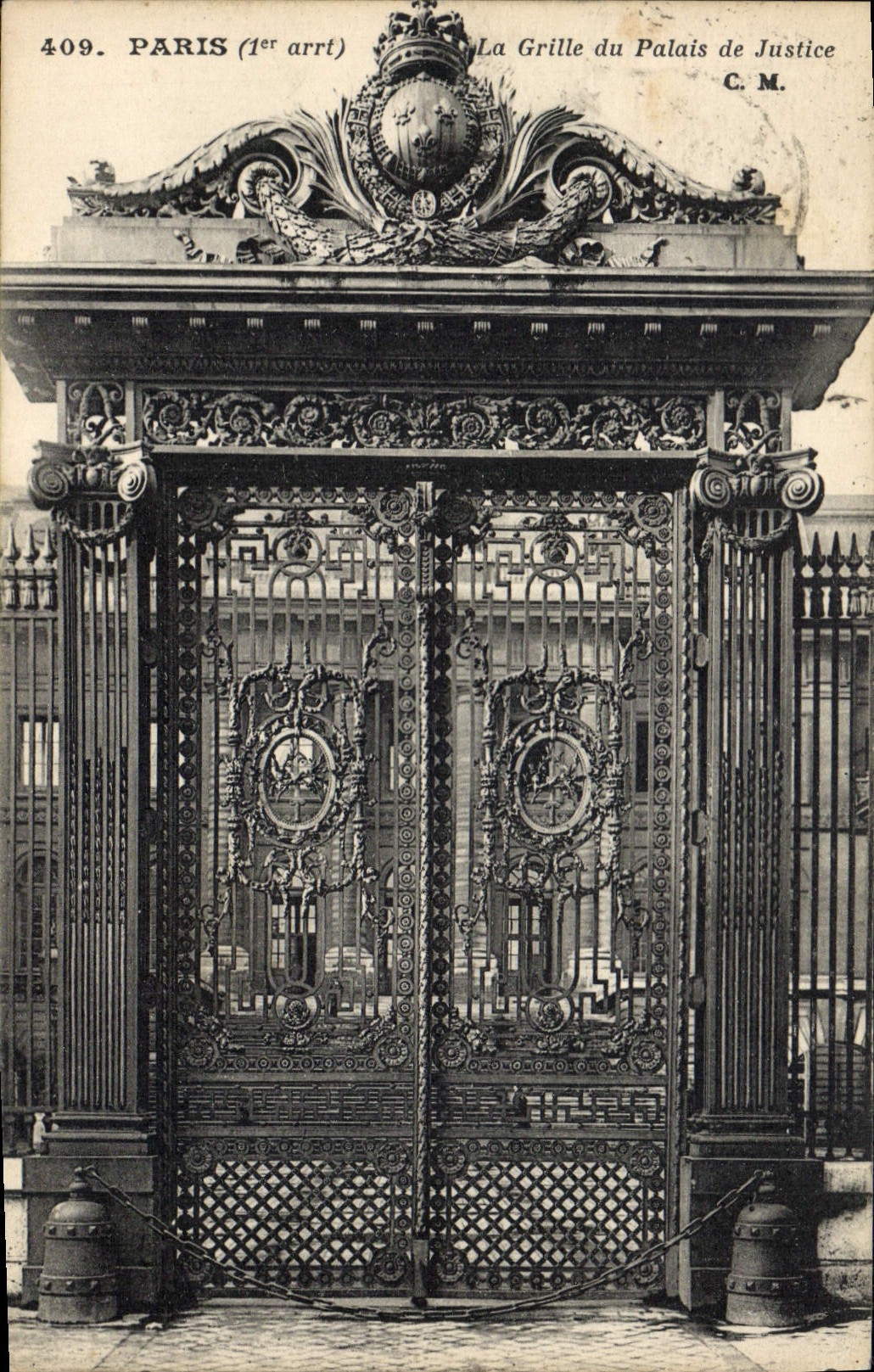 CPA Paris La grille du Palais de justice