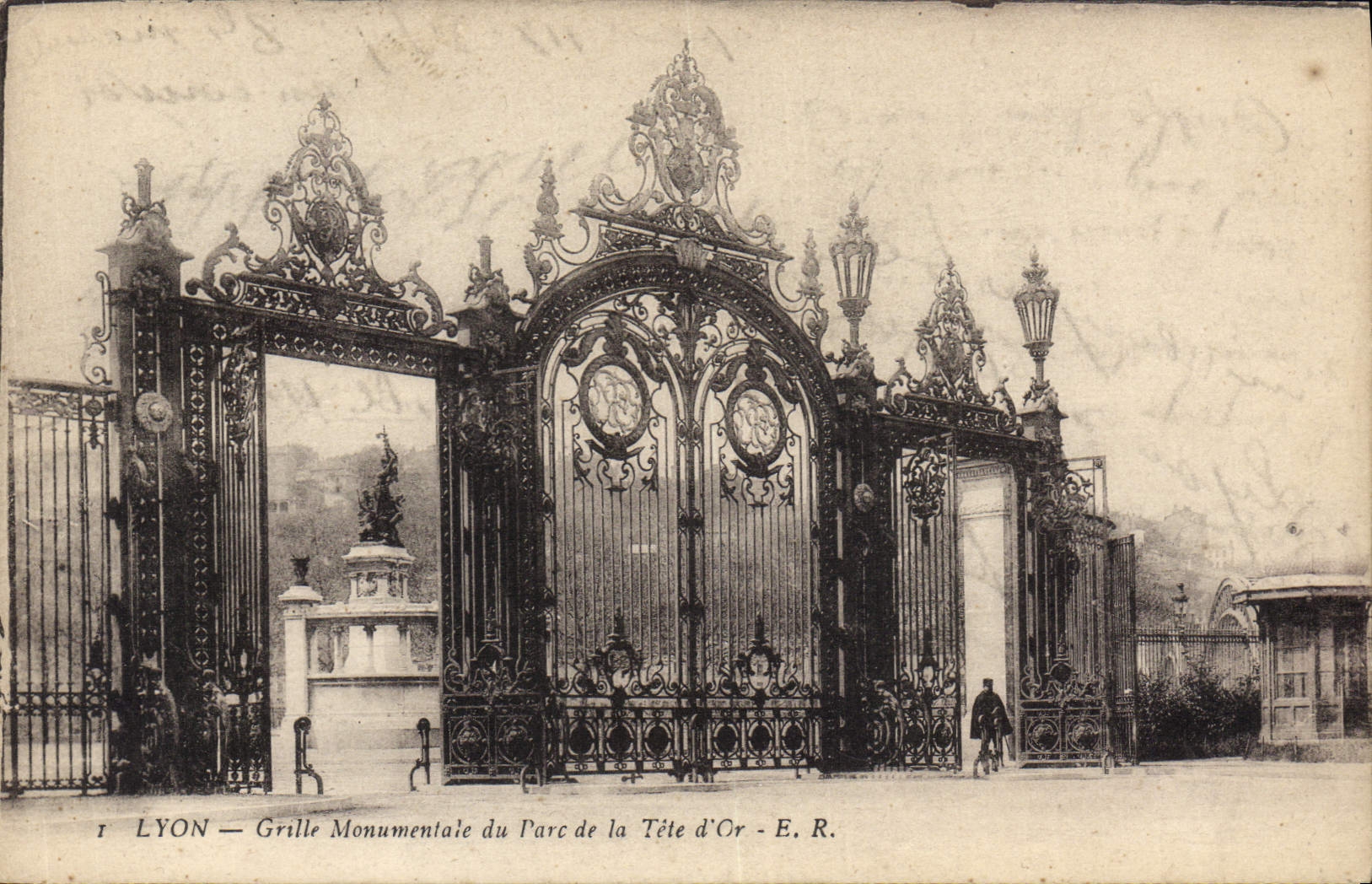 Vintage Postcard Lyon the monumental grid of the Park of the gold Head