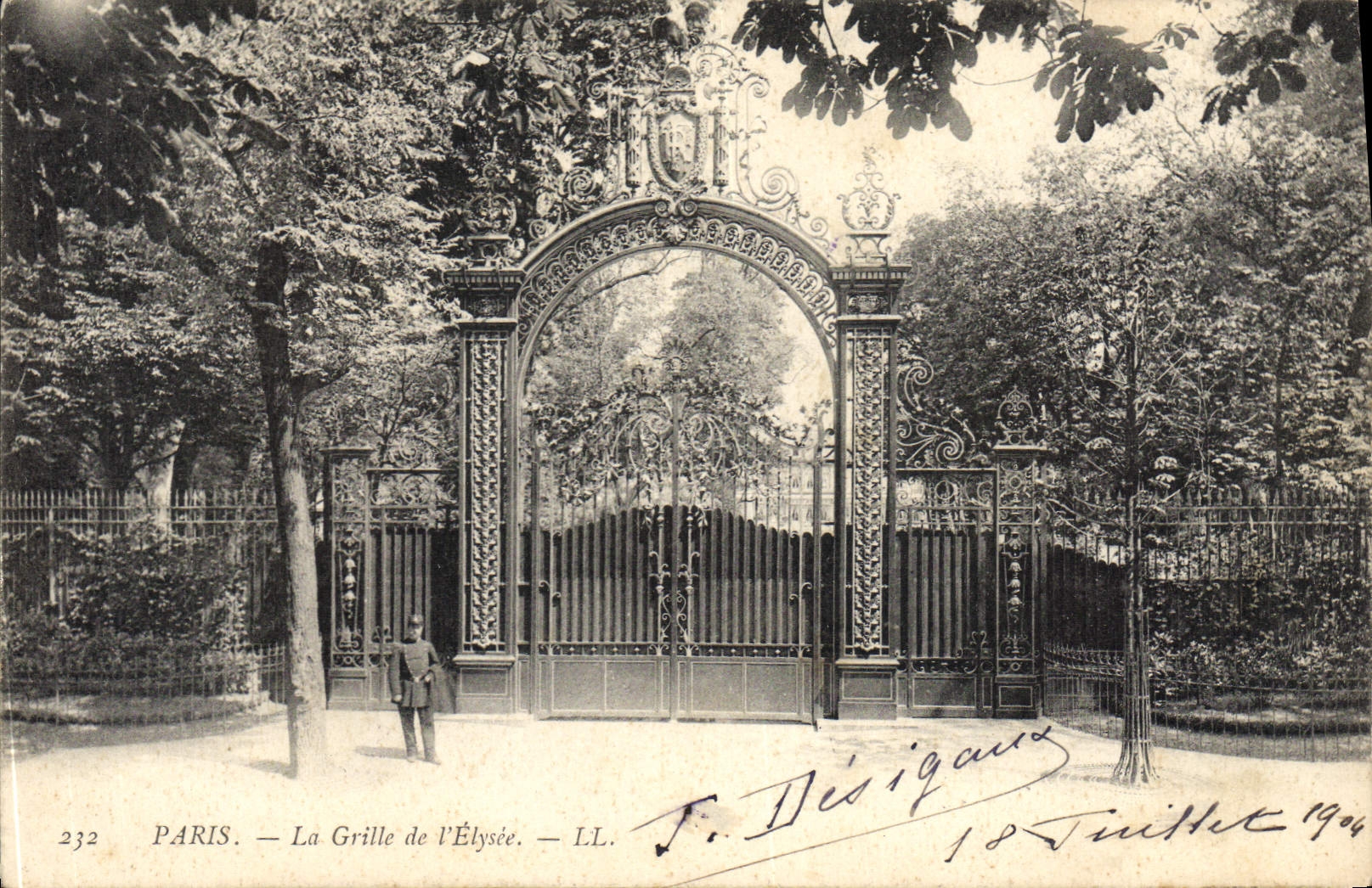 CPA Paris La grille de l'Elysee
