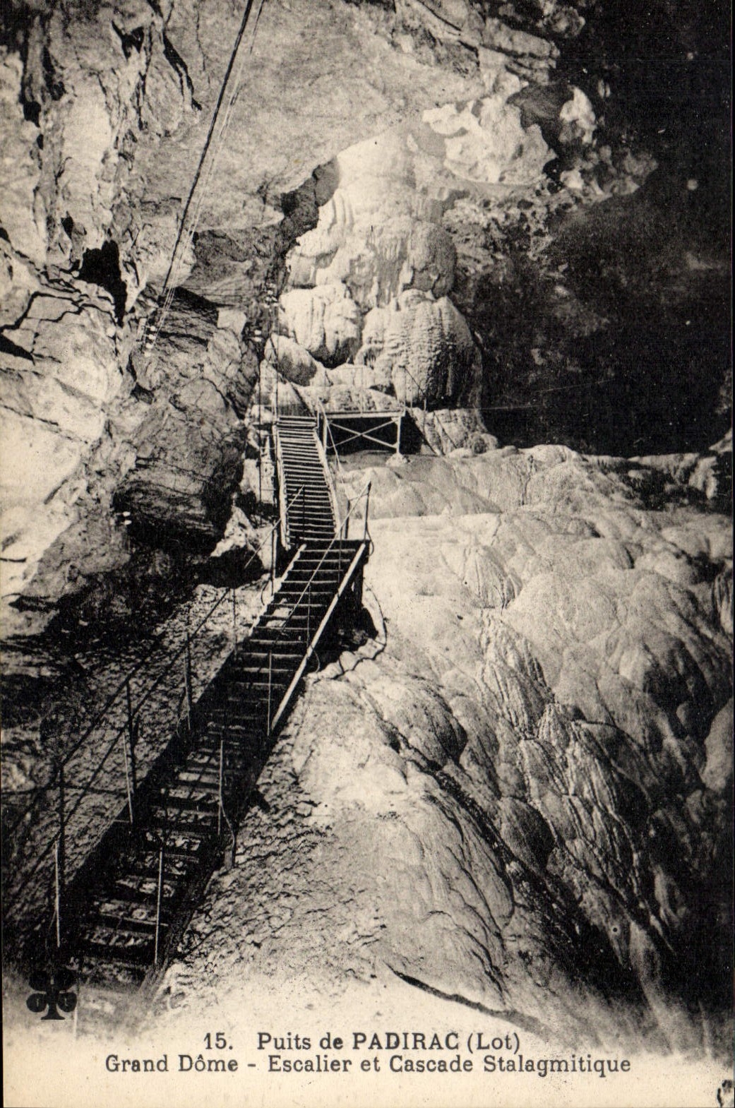 CPA Grotte Grottes Puits de Padirac Grand Dome Escalier et cascade stalagmitique 