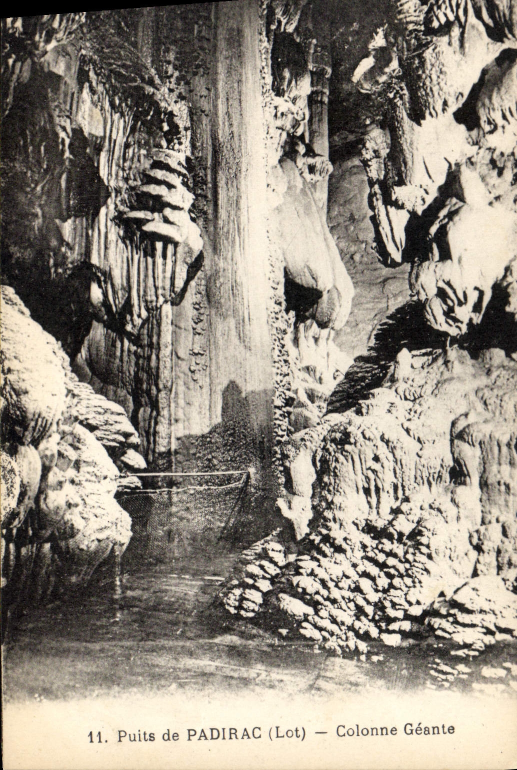 Vintage Postcard Cave Caves Well of Padirac giant Column
