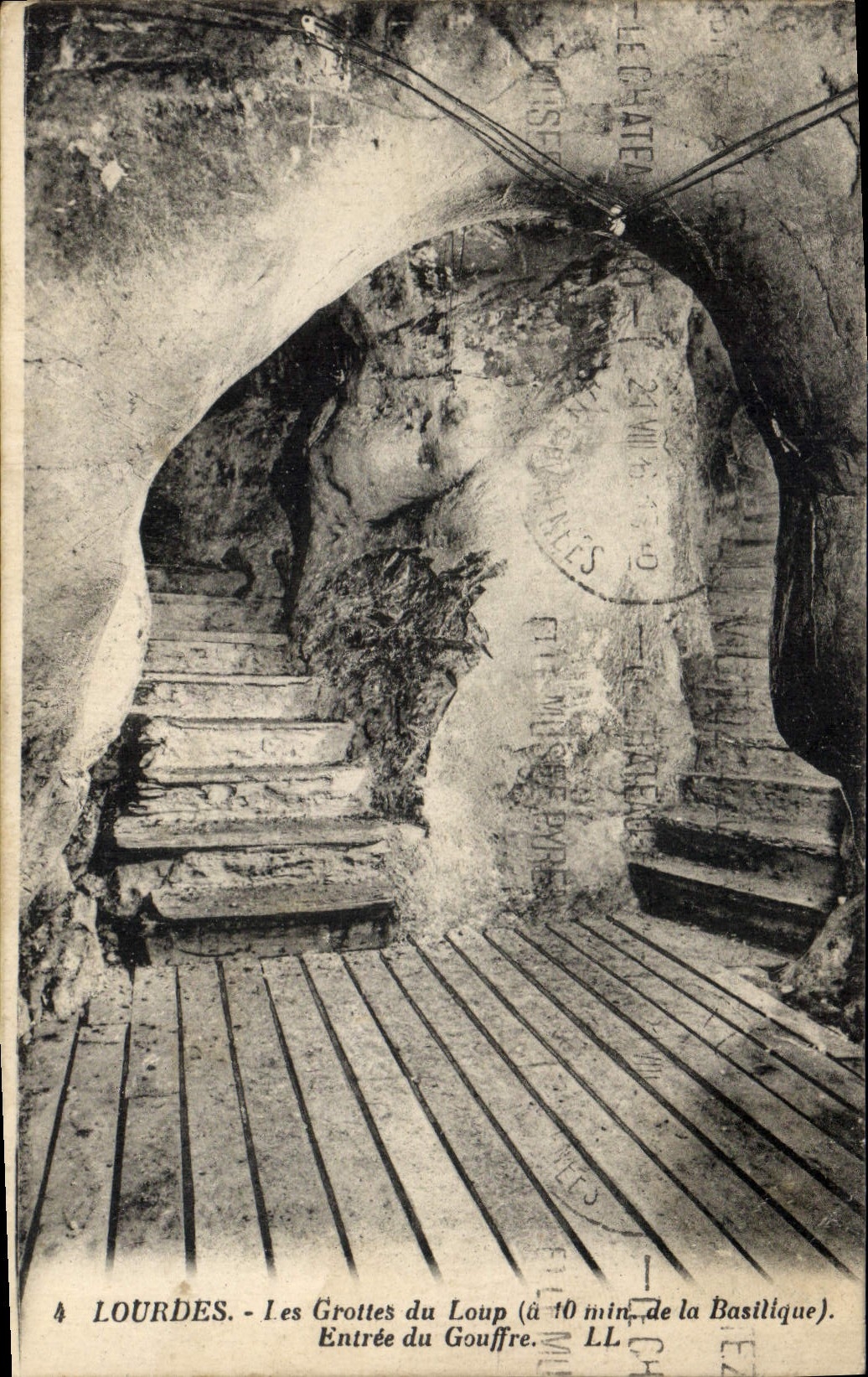 CPA Grotte Grottes Lourdes Les grottes du loup Entree du gouffre 
