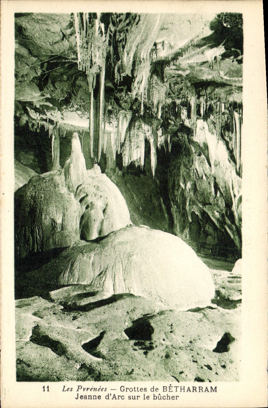 CPA Grotte Grottes de Betharram Jeanne d'Arc sur le bucher 
