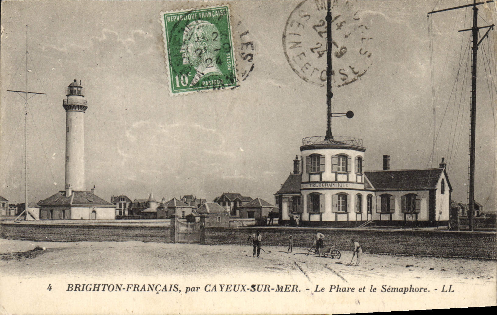 CPA Brighton Francais par Cayeux sur Mer Le Phare et le Semaphore